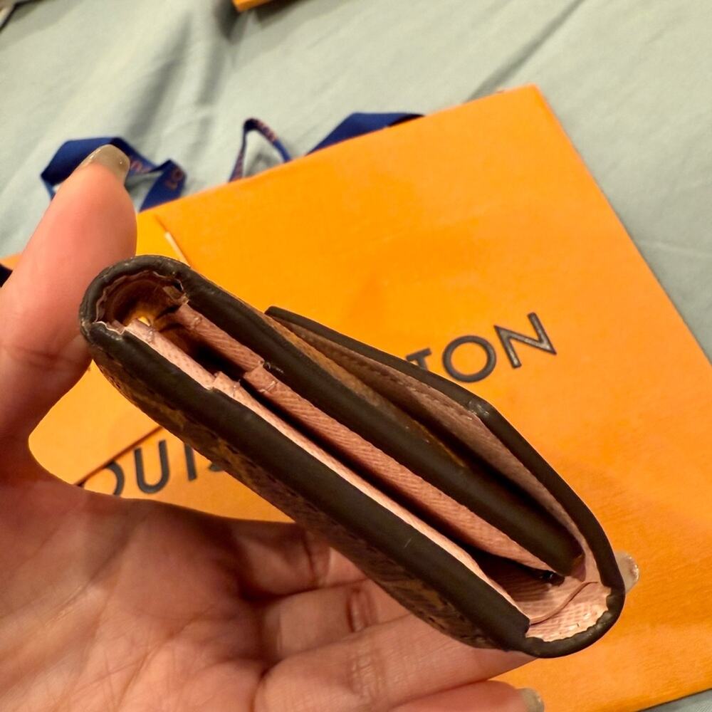 Louis Vuitton Zoe Wallet - Picture 4 of 9